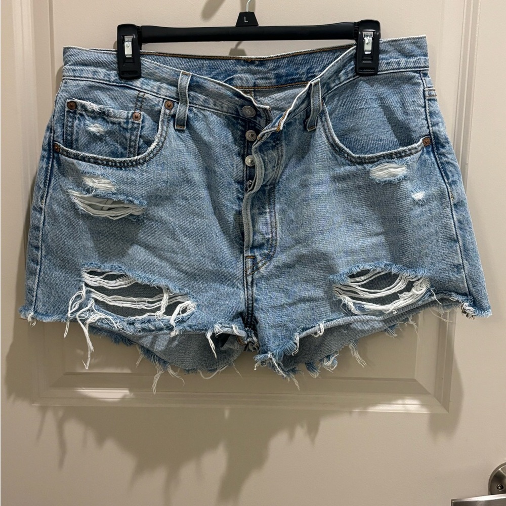 Levi’s cut off shorts size 32